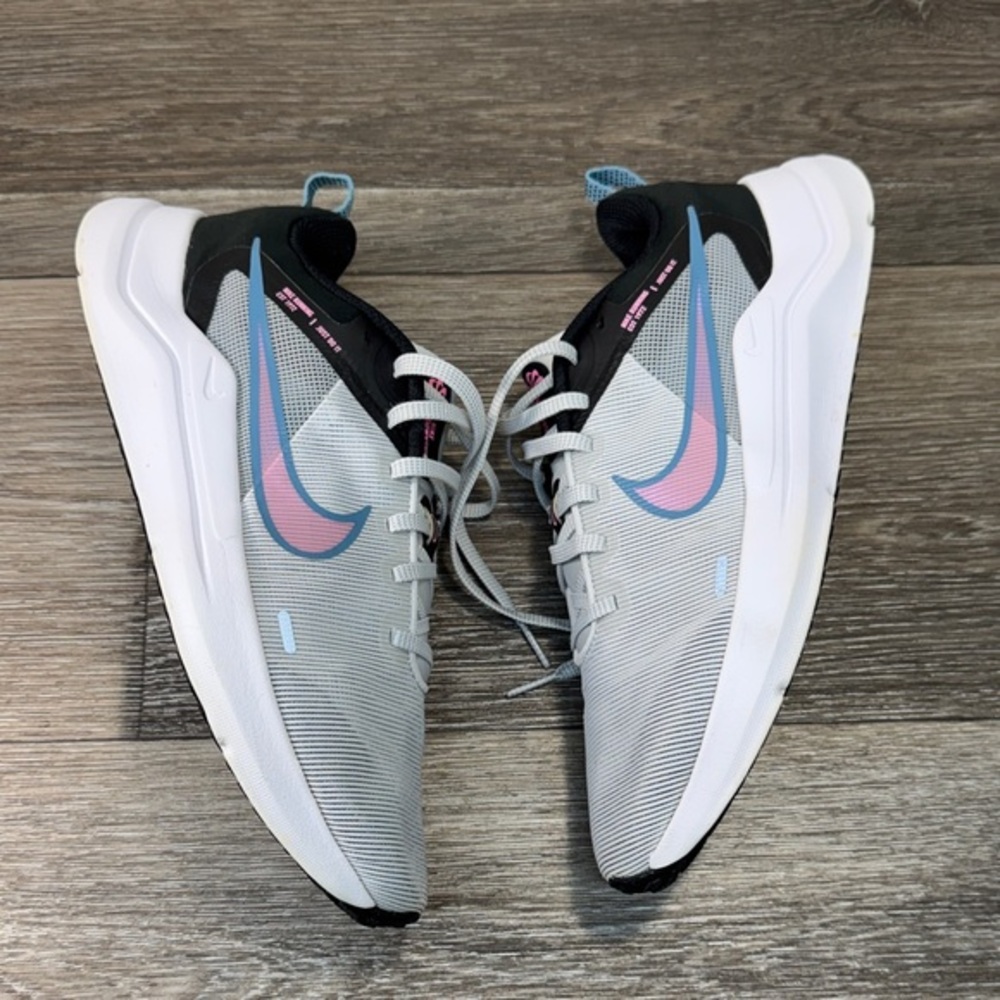 Nike Women's Black, Gray, and Pink Sneakers woman’s size 9.5 (j203)